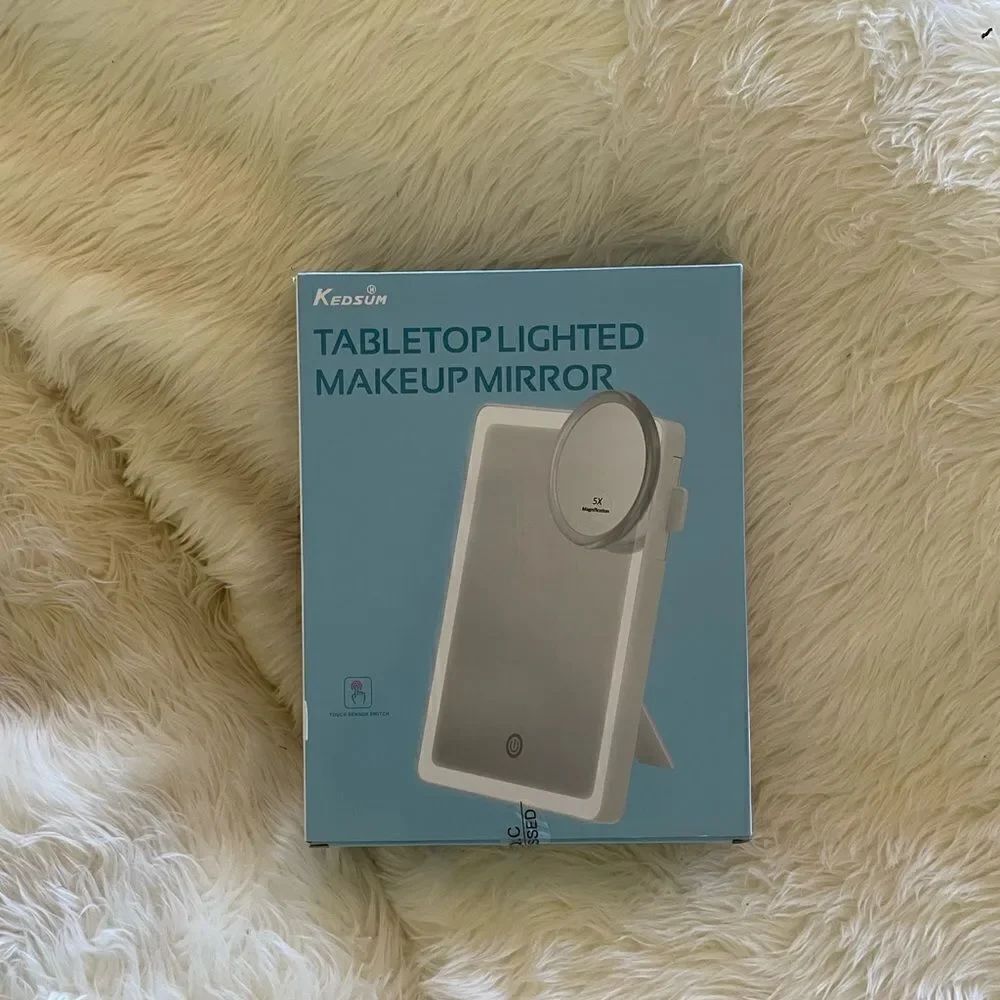 Light up makeup mirror